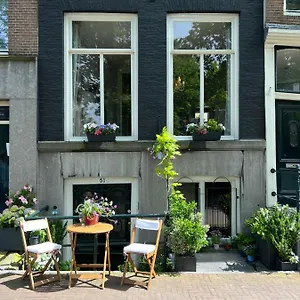 Singel Bed & Breakfast